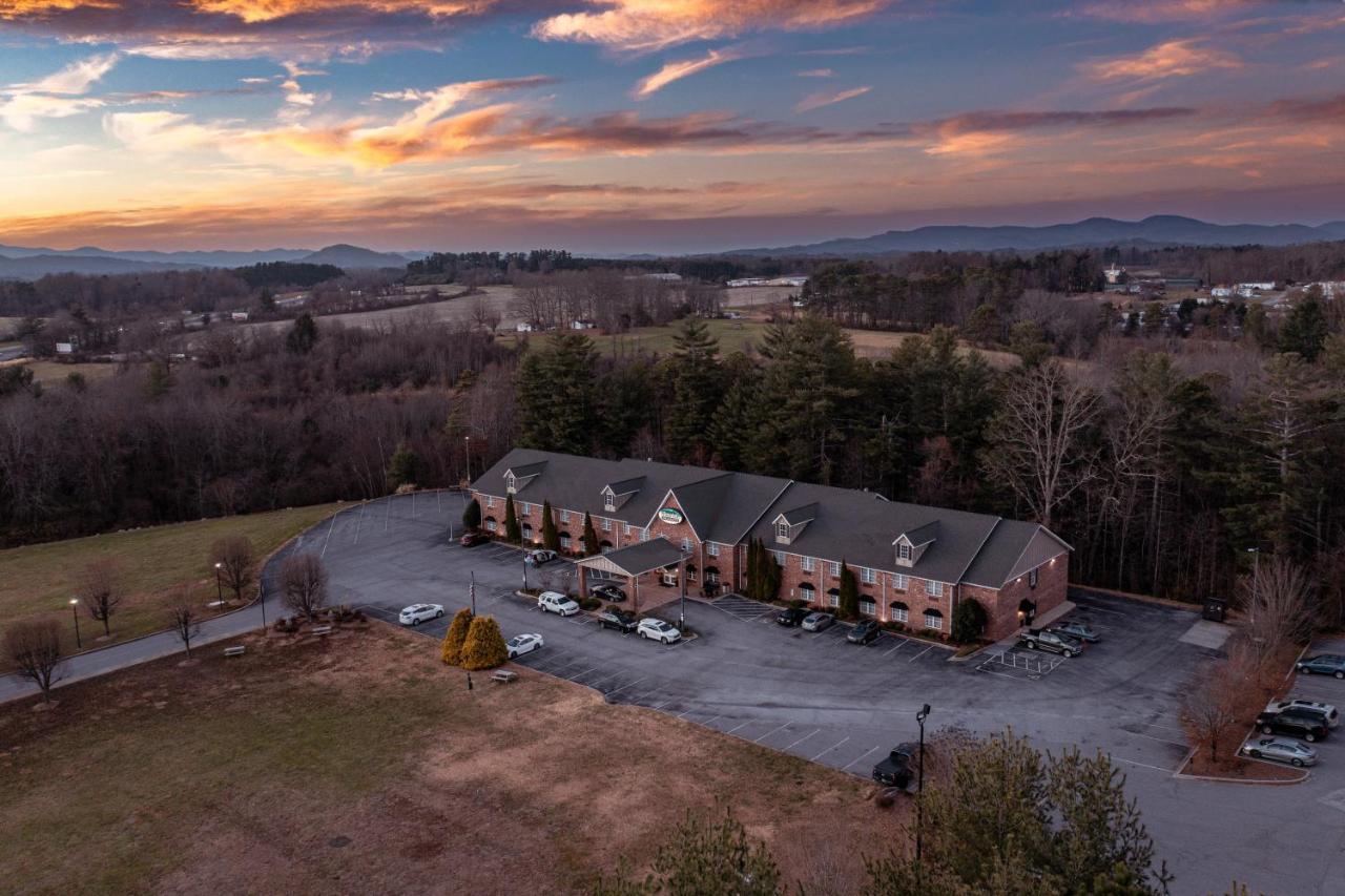 Mountain Inn & Suites Flat Rock Exteriér fotografie
