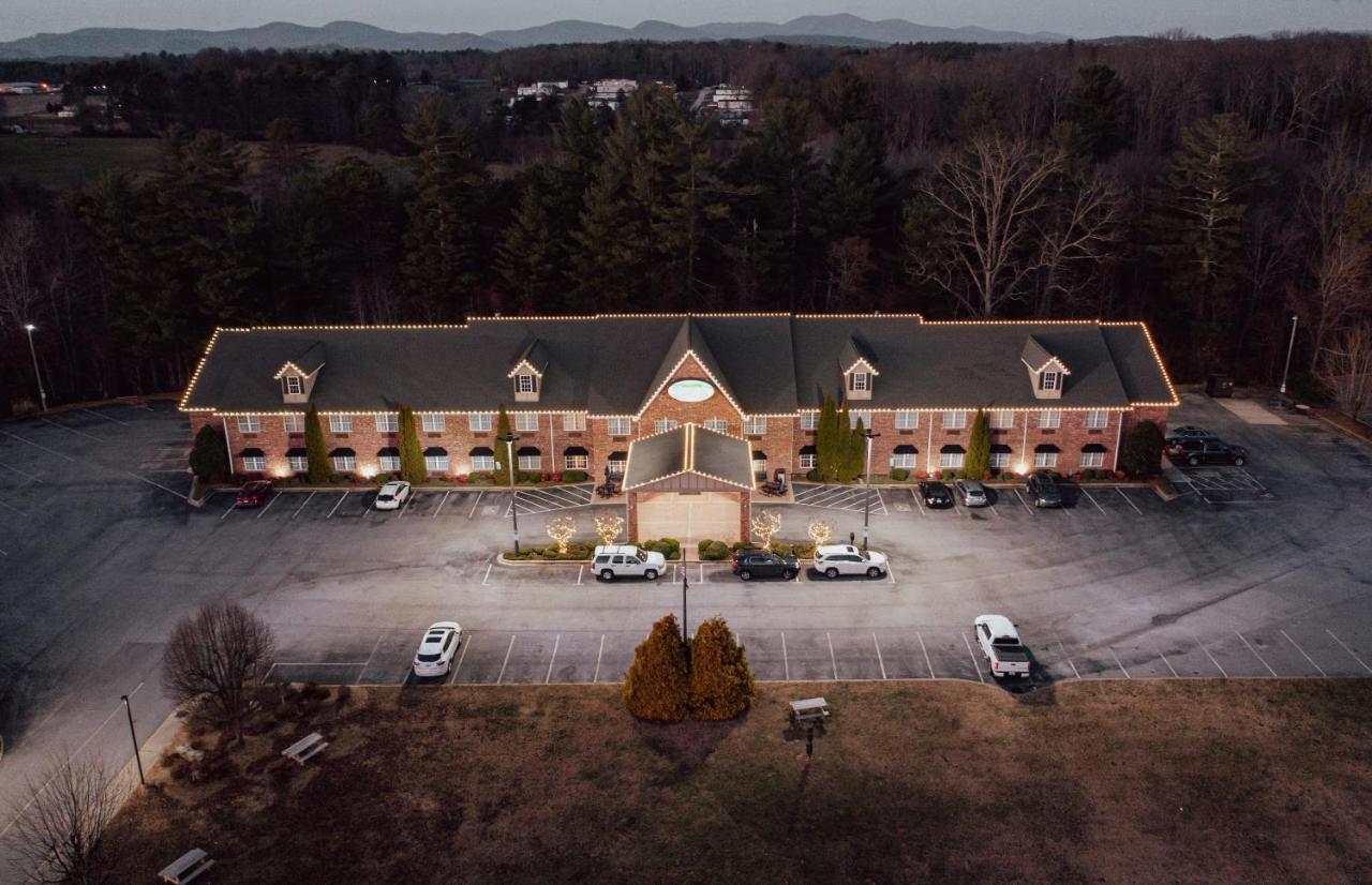 Mountain Inn & Suites Flat Rock Exteriér fotografie