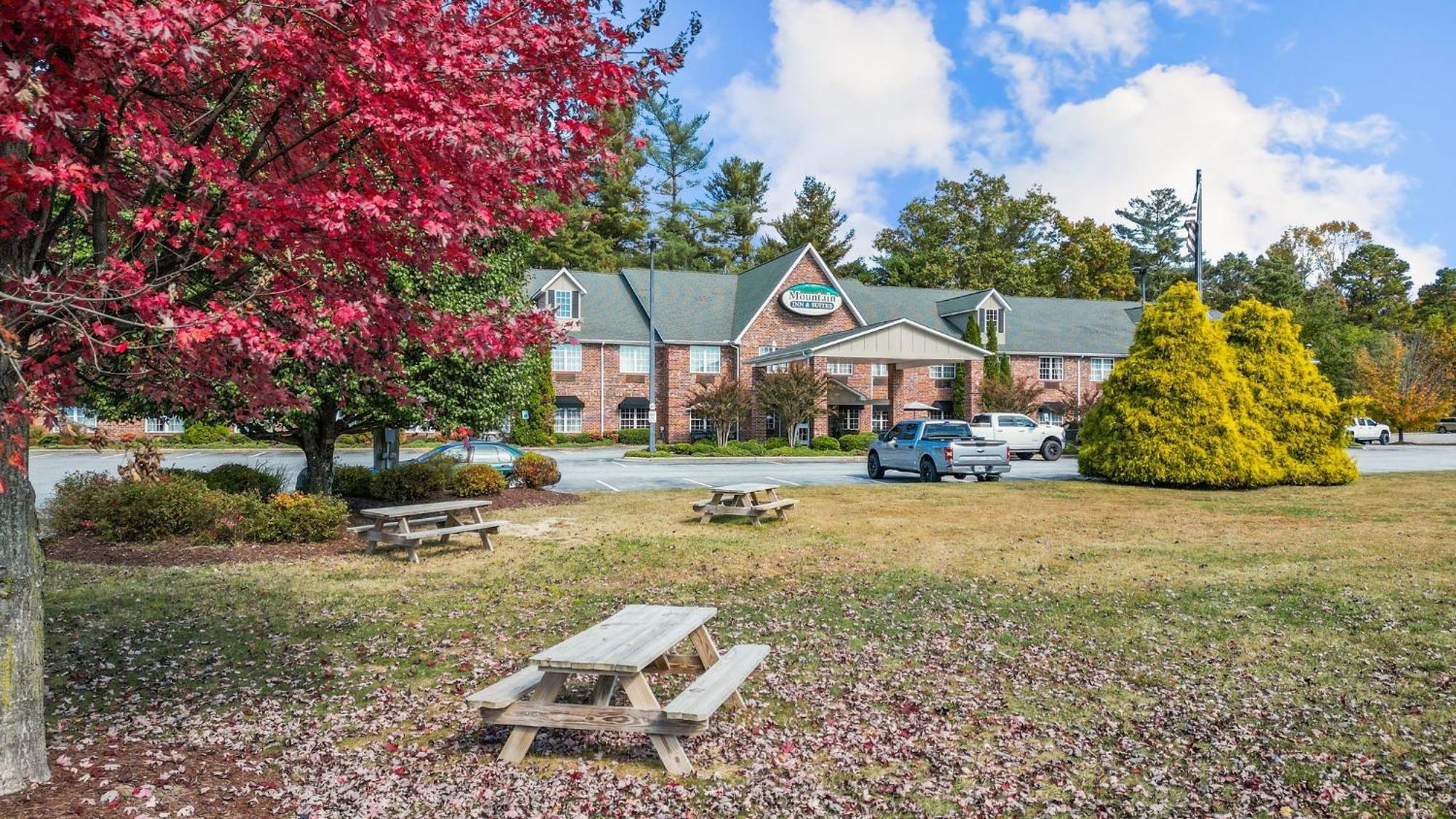 Mountain Inn & Suites Flat Rock Exteriér fotografie